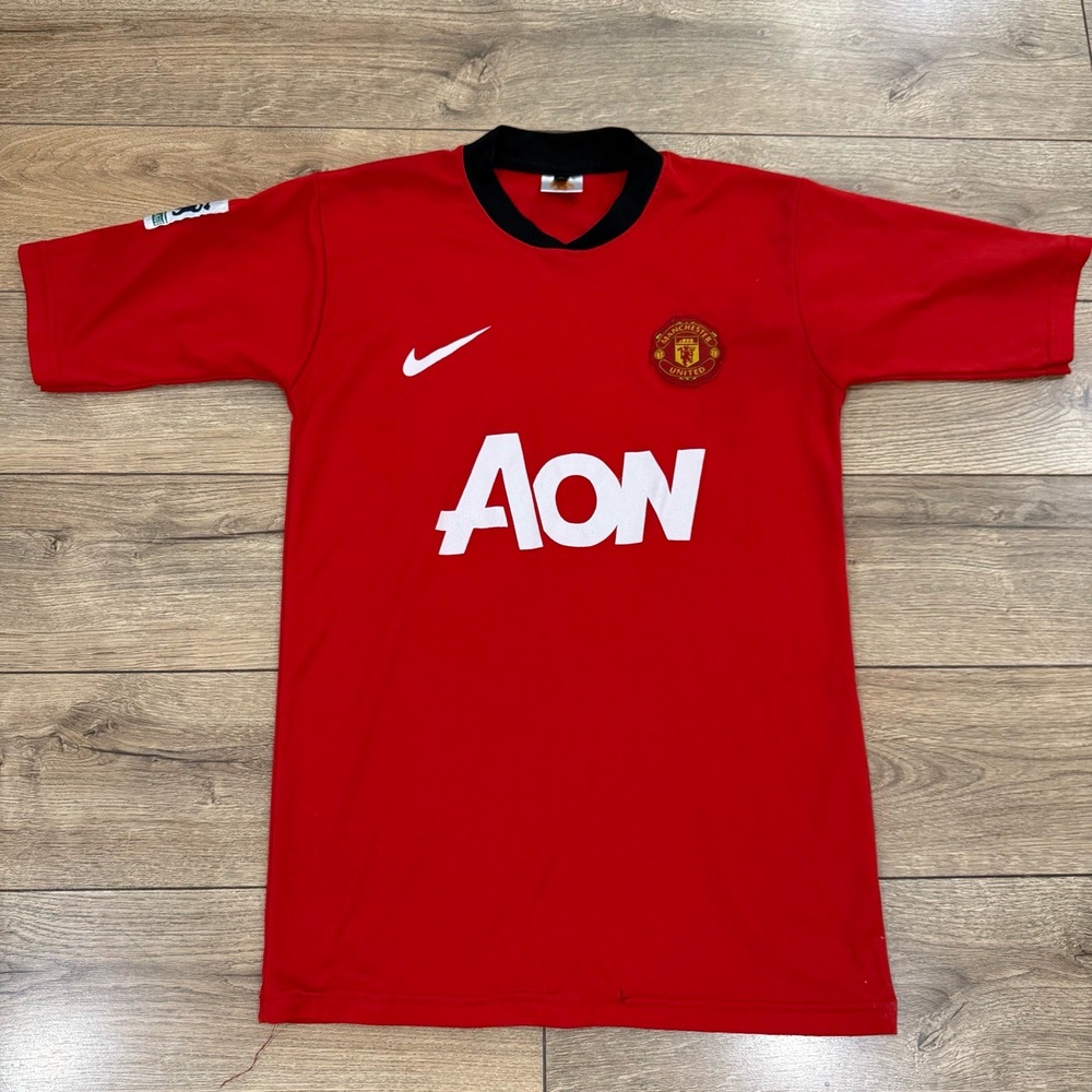 Nike Sports Jersey  Men's L Red  Manchester‎ United Aon Crest